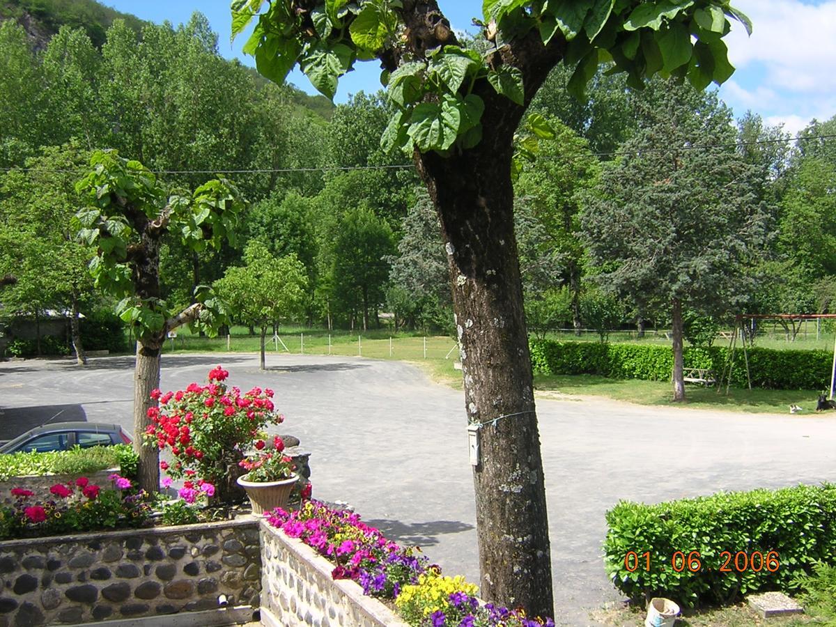 Le Relais De Boralde Hotel Espalion Kültér fotó